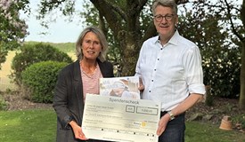 Sonja Brosch, Beisitzerin im Vorstand des Vereins für krebskranke Kinder Hannover e.V. und Präsident Michael von Korn
